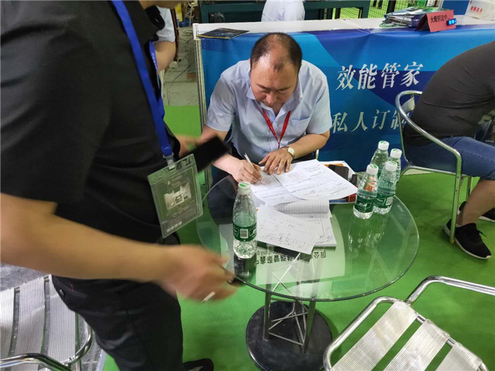 双腿中间被吸到发软的感觉
