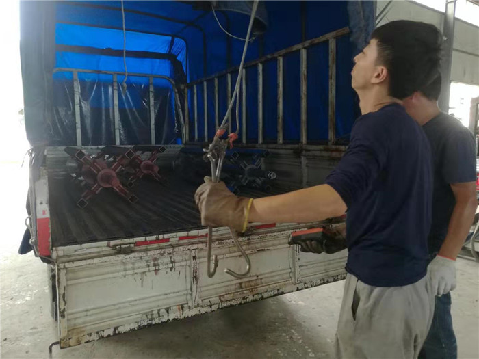 双腿中间被吸到发软的感觉