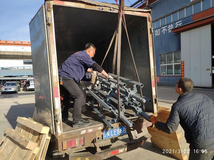 双腿中间被吸到发软的感觉